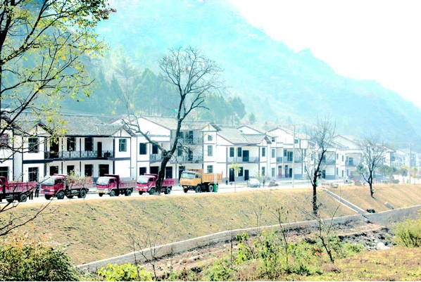 南江县加大农村新居工程建设 1200农户年内搬进新居